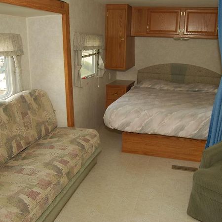 Crescent Bar Camping Resort Studio Cabin 1 Trinidad Exterior photo