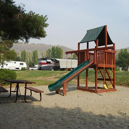 Crescent Bar Camping Resort Studio Cabin 1 Trinidad Exterior photo