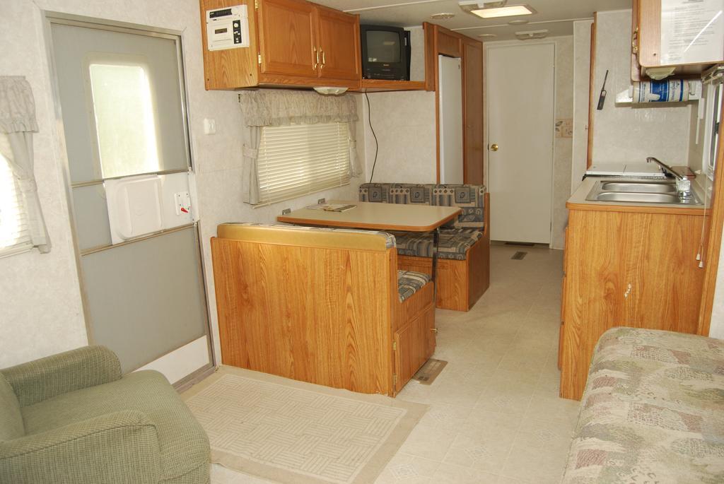 Crescent Bar Camping Resort Studio Cabin 1 Trinidad Exterior photo