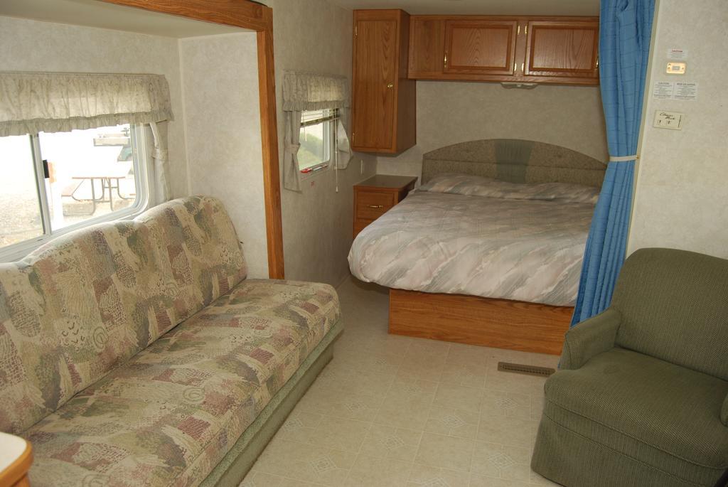 Crescent Bar Camping Resort Studio Cabin 1 Trinidad Exterior photo