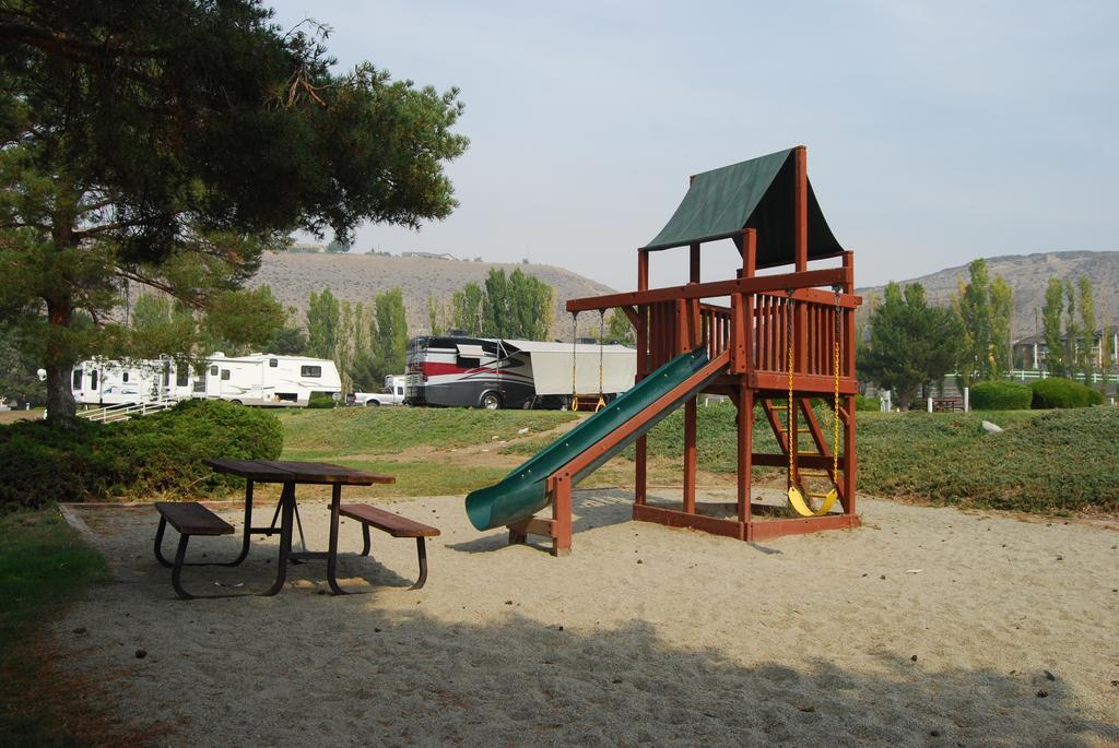 Crescent Bar Camping Resort Studio Cabin 1 Trinidad Exterior photo